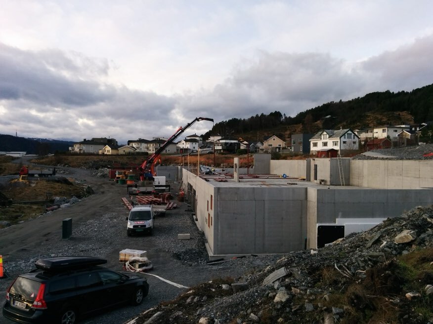 Yabimo prefabrikerte stålelementer, bl.a. HSQ bjelker og leverte dem til Ålesund, Norge.