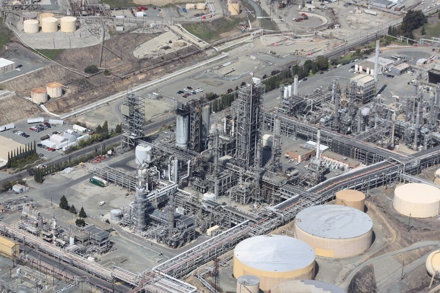 Insulation of pipelines in an Oil Refinery in Rotterdam, the Netherlands