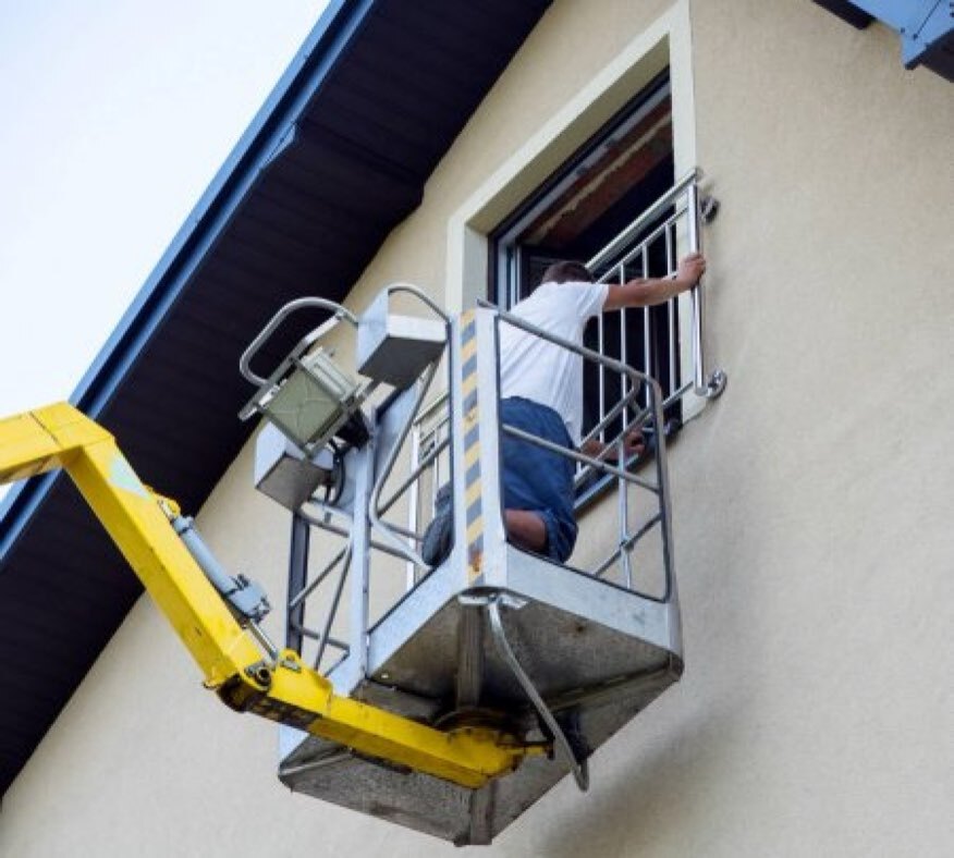 Works at heights in rope access in Antwerp, Belgium